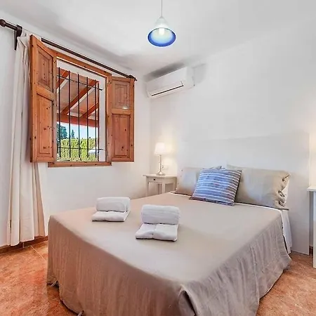 Вилла 6 Bedroom A Very Short To Port Pollensa By Renthousing