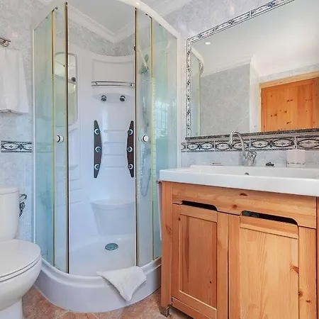 6 Bedroom A Very Short To Port Pollensa By Renthousing Вилла