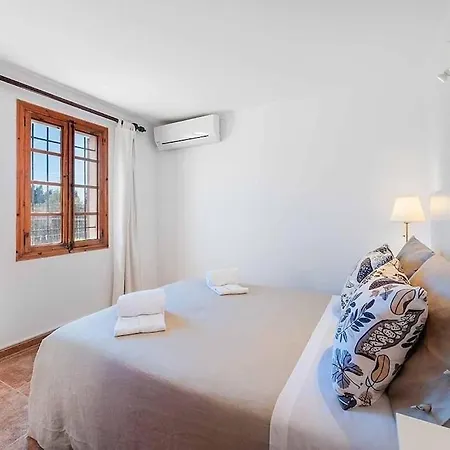 6 Bedroom A Very Short To Port Pollensa By Renthousing Вилла Поланко