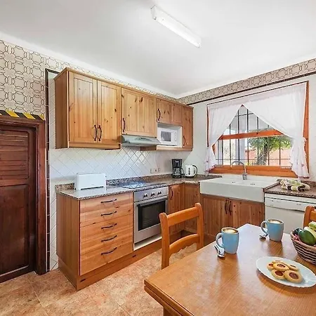 Вилла 6 Bedroom A Very Short To Port Pollensa By Renthousing *