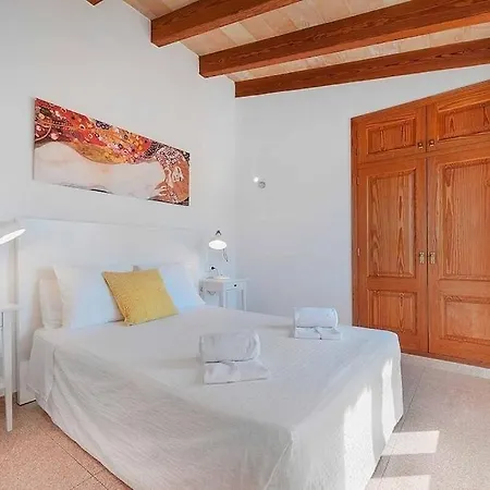6 Bedroom A Very Short To Port Pollensa By Renthousing Вилла