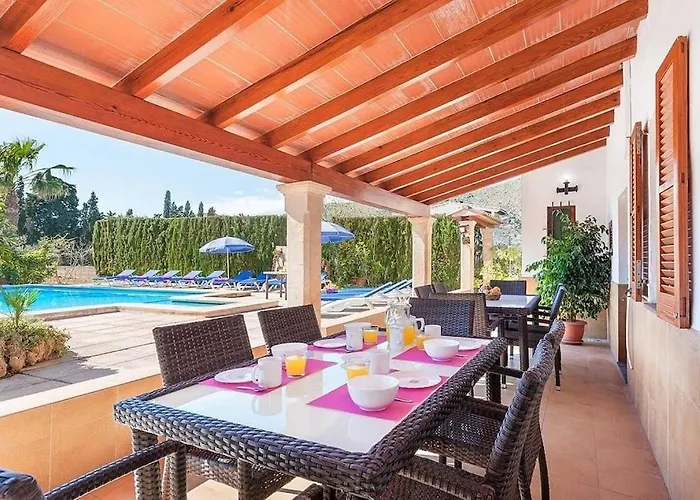 6 Bedroom A Very Short To Port Pollensa By Renthousing Villa Port de Pollença