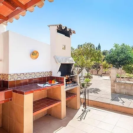 6 Bedroom A Very Short To Port Pollensa By Renthousing فيلة