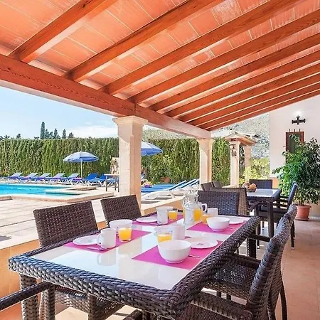 6 Bedroom A Very Short To Port Pollensa By Renthousing Villa Port de Pollença