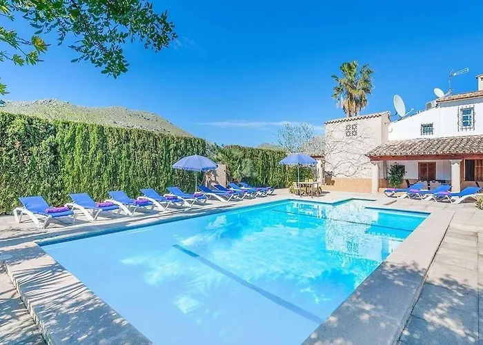 Vila 6 Bedroom A Very Short To Port Pollensa By Renthousing