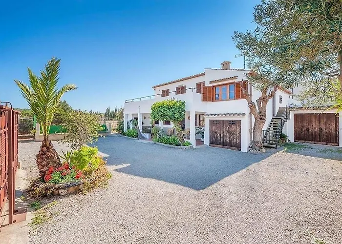 Vila 6 Bedroom A Very Short To Port Pollensa By Renthousing *