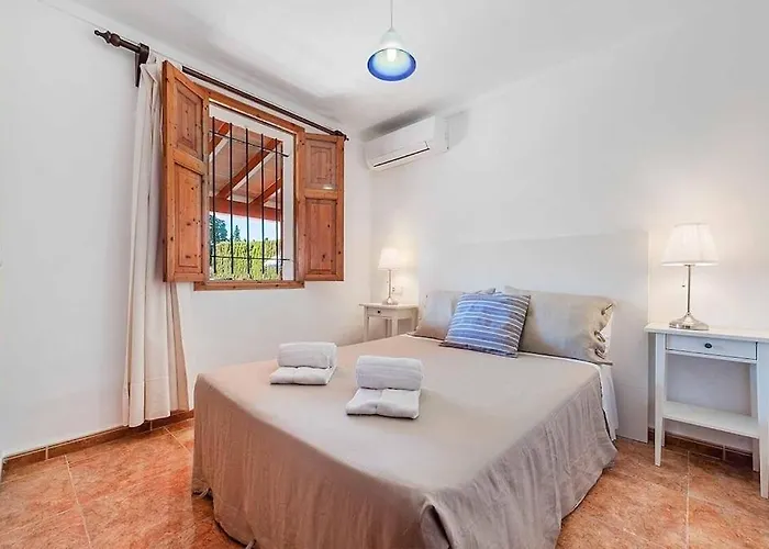 Vila 6 Bedroom A Very Short To Port Pollensa By Renthousing