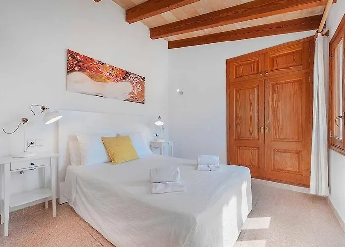 6 Bedroom A Very Short To Port Pollensa By Renthousing Villa