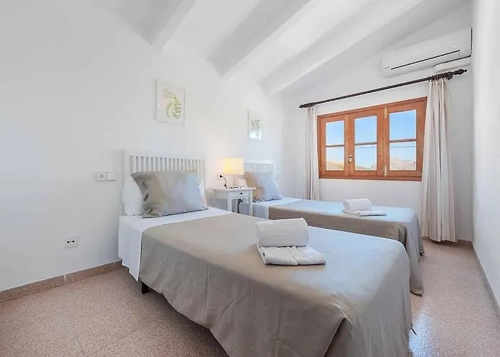 Villa 6 Bedroom A Very Short To Port Pollensa By Renthousing