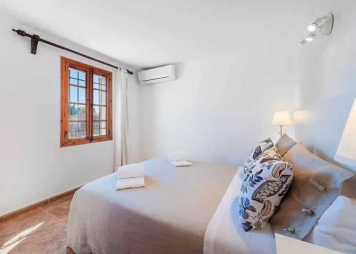 6 Bedroom A Very Short To Port Pollensa By Renthousing Villa Port de Pollença